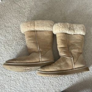 Womens Tan UGGS Comfy Boots (8-9)